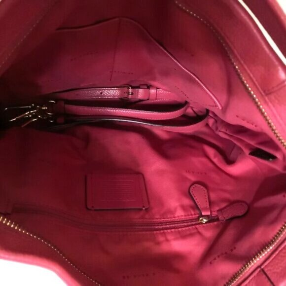 Coach Scout Hobo in Pebble Leather - Picture 8 of 15